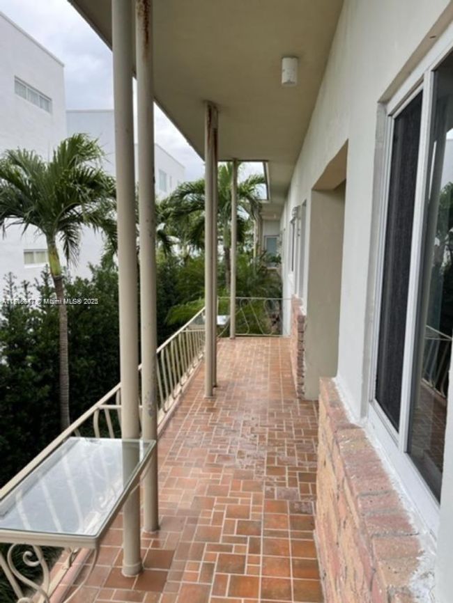 APT-2C - 1140 Venetian Way, Home with 1 bedrooms, 1 bathrooms and null parking in Miami Beach FL | Image 5