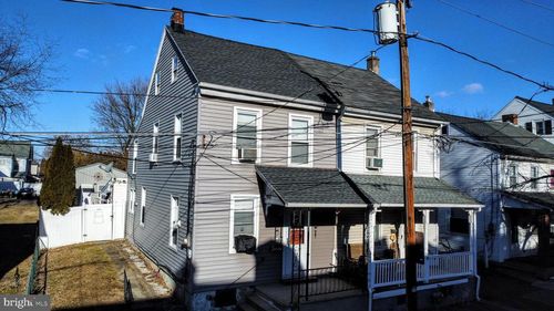 324 Walnut St, CATASAUQUA, PA, 18032-2330 | Card Image