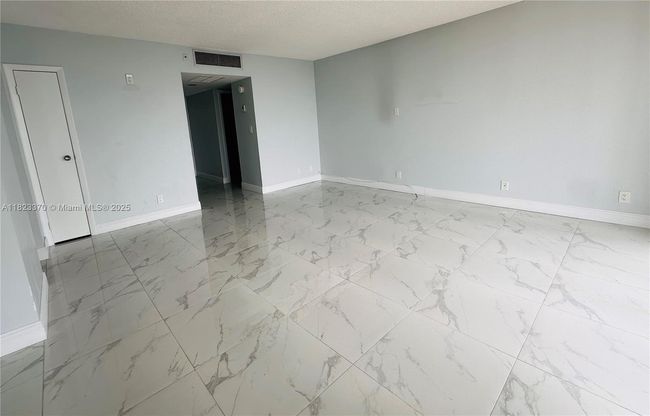 APT-2601 - 20335 W Country Club Dr, Condo with 1 bedrooms, 2 bathrooms and null parking in Aventura FL | Image 4