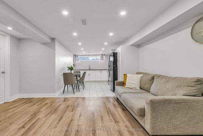 14 Albion Cres, House attached with 5 bedrooms, 3 bathrooms and 4 parking in Brampton ON | Image 28