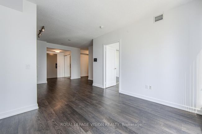 2104 - 10 York St, Condo with 2 bedrooms, 1 bathrooms and null parking in Toronto ON | Image 16