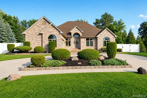 545 Karla Ln, Marysville, MI, 48040-2547 | Card Image