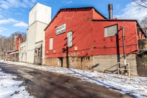 1023 Pittsfield Aly, New Brighton, PA, 15066-2315 | Card Image