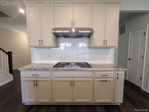 8-4709 Broomfield Way, Lake Orion, MI, 48359-1956 | Card Image