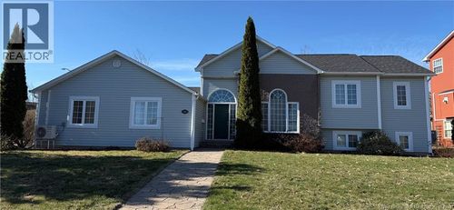 34 Mcandrew St, Moncton, NB, E1G4Z3 | Card Image