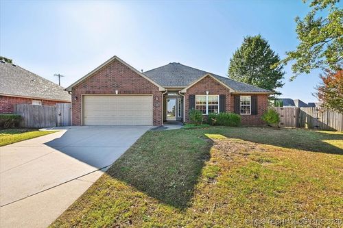 322 W 126th St S, Jenks, OK, 74037-5204 | Card Image