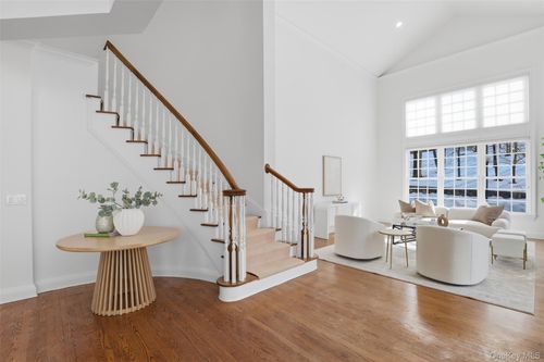 10 Shadow Tree Ln, Briarcliff Manor, NY, 10510-2255 | Card Image