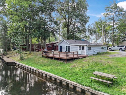 256 W Lake Dr, Cadillac, MI, 49601-9684 | Card Image