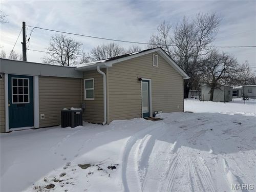 26147 N Carol St, Warrenton, MO, 63383-7155 | Card Image