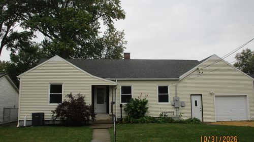 315 9th Ave, De Witt, IA, 52742-1940 | Card Image