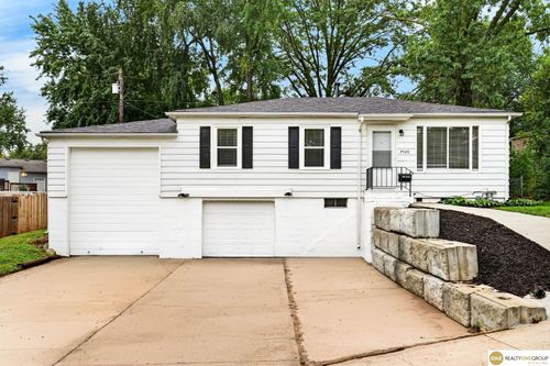 7520 Terry Drive, La Vista, NE, 68128 | Card Image