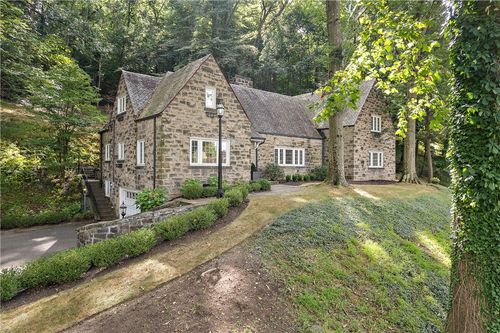 714 Irwin Dr, Edgeworth, PA, 15143-1176 | Card Image