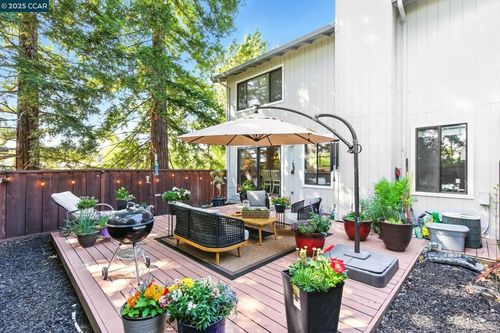 223 Via Pinada Ln, Martinez, CA, 94553-4067 | Card Image