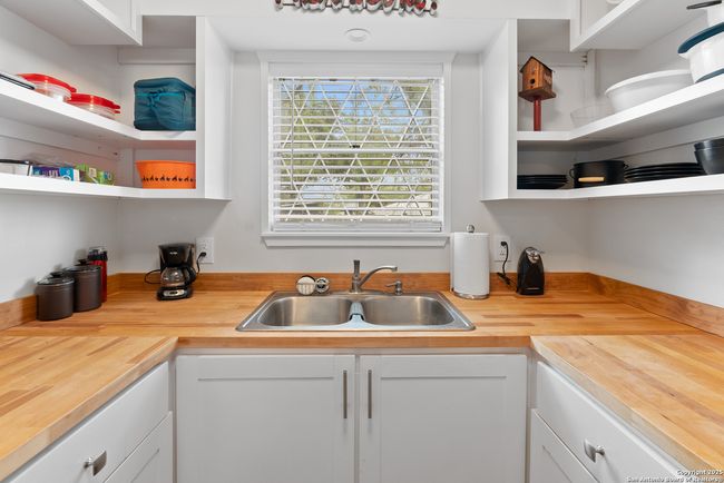 1204 Fannin St, House other with 2 bedrooms, 1 bathrooms and null parking in George West TX | Image 10
