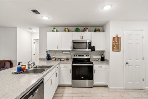 242 Ferguson St Se, Palm Bay, FL, 32909-8268 | Card Image