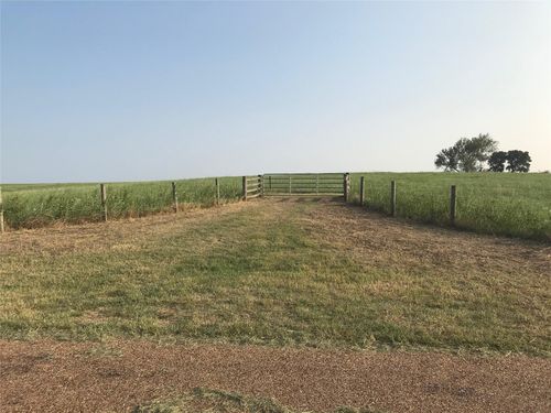 13041 Seydler Rd, Weimar, TX, 78962-5115 | Card Image