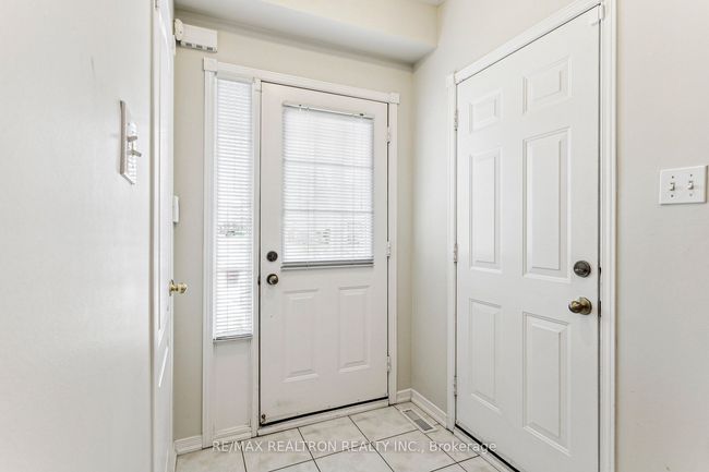 42 Queen Mary Dr, House other with 3 bedrooms, 3 bathrooms and 2 parking in Brampton ON | Image 4