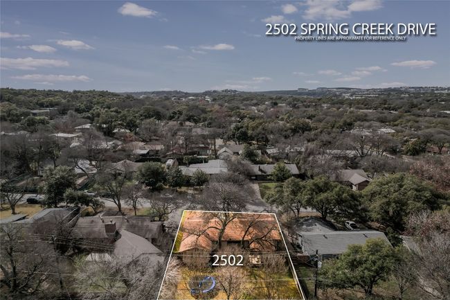 Amazing location in Barton Hills just a few blocks to the neighborhood market, with a close by trailhead leading to Campbell's Hole (Barton Creek Greenbelt), and ten minutes walk to Zilker Park. | Image 37