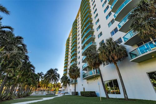 ph-15-19380 Collins Ave, Sunny Isles Beach, FL, 33160 | Card Image