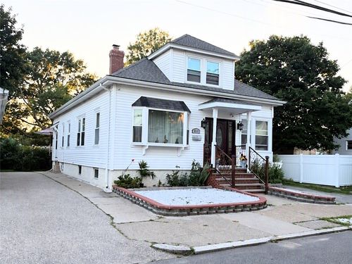 210 Lynch St, Providence, RI, 02908-3909 | Card Image