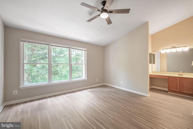 1657 Oak Spring Way, Townhouse with 3 bedrooms, 4 bathrooms and null parking in Reston VA | Image 12