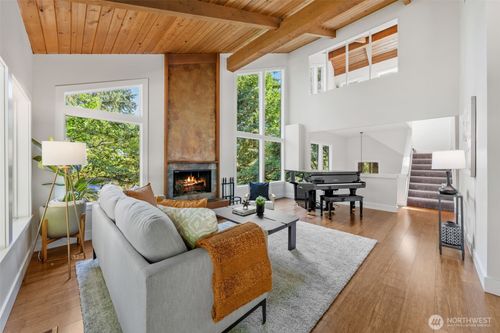 17110 Se 43rd St, Bellevue, WA, 98006-8911 | Card Image
