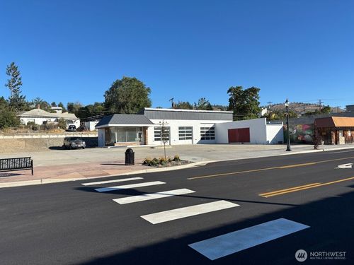 305 S Whitcomb Ave, Tonasket, WA, 98855-8824 | Card Image