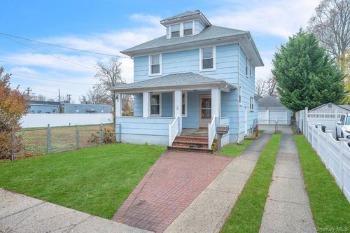 4 3rd Ave, East Islip, NY, 11730-2017 | Card Image