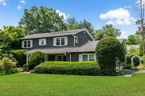 8 Mckenna Pl, Mamaroneck, NY, 10543-2111 | Card Image