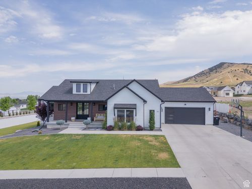 142 N 1100 E, Hyde Park, UT, 84318-3585 | Card Image