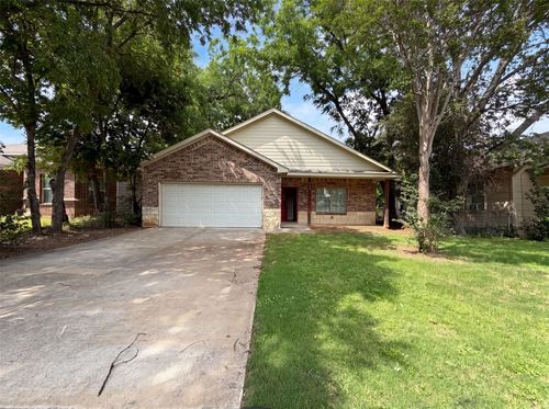 619 E Arlington Ave, Fort Worth, TX, 76104-5015 | Card Image