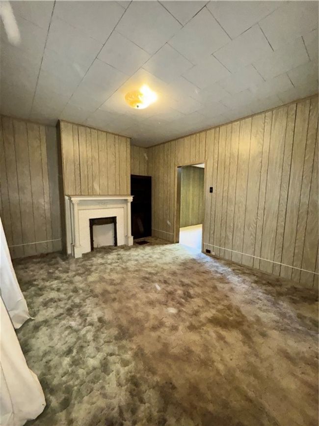1043 Irwin St, House other with 3 bedrooms, 2 bathrooms and null parking in Aliquippa PA | Image 4