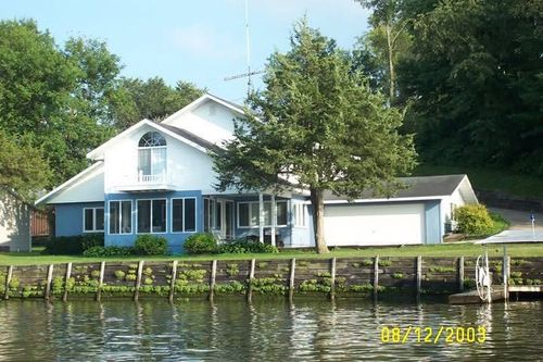 20879 263rd St, Manchester, IA, 52057-8582 | Card Image