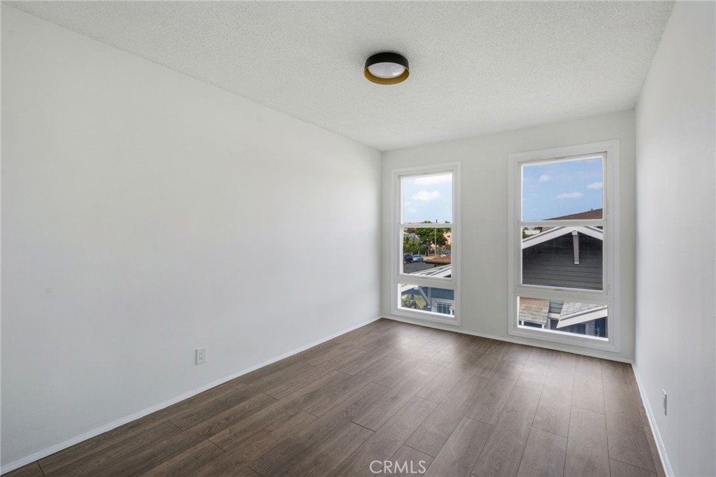 Residential Income in Inglewood 4