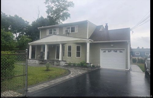 18 Cyprus Avenue, Islip, NY, 11717 | Card Image