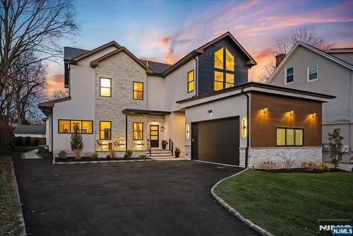 36 James St, Montclair, NJ, 07042-2914 | Card Image