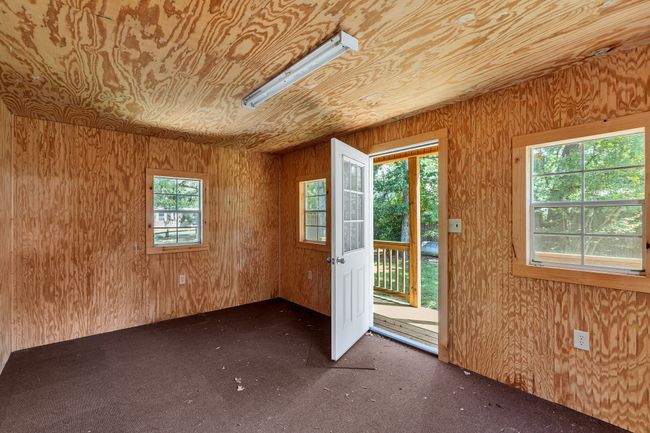 Outbuilding wired for electric | Image 28