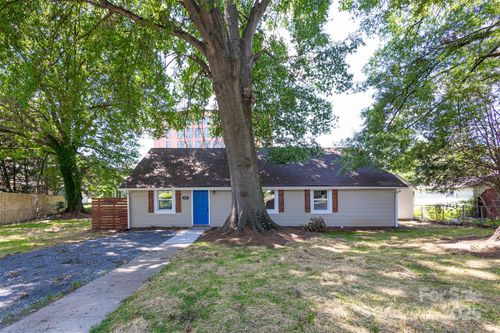 307 S Ransom St, Gastonia, NC, 28052-3925 | Card Image