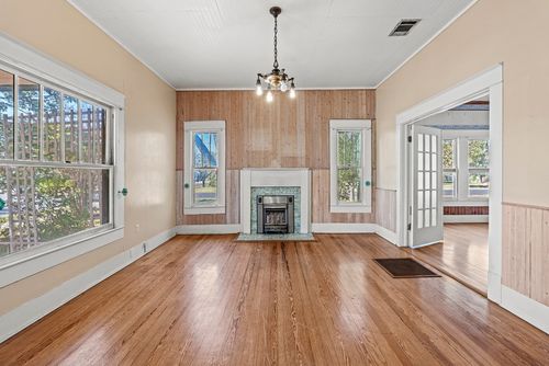 110 W Pecan St, Hutto, TX, 78634-3339 | Card Image