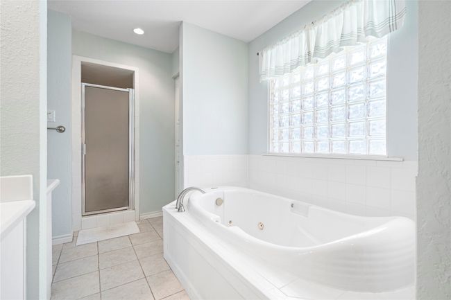 6910 Flintcove Dr, House other with 4 bedrooms, 3 bathrooms and null parking in Dallas TX | Image 21