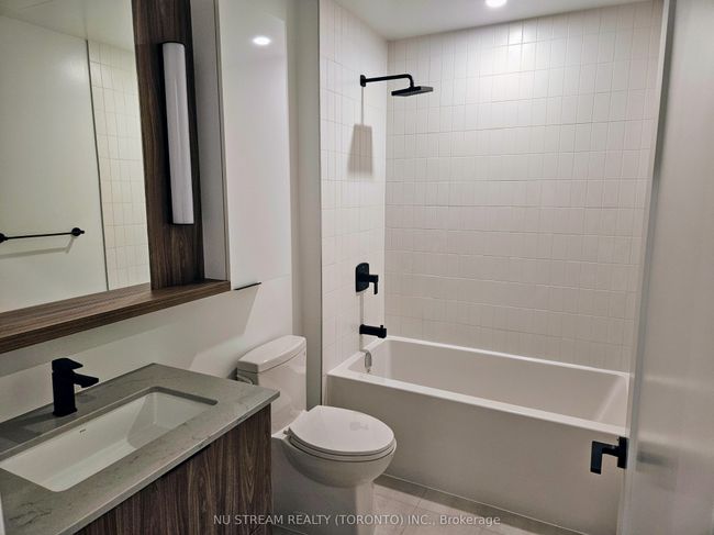 906 - 5 Defries St, Condo with 2 bedrooms, 1 bathrooms and null parking in Toronto ON | Image 6