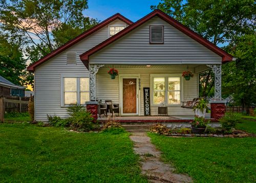 909 1st St, Dickson, TN, 37055-1103 | Card Image