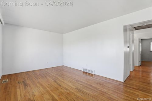 32967 Hampshire St, Westland, MI, 48185-2839 | Card Image