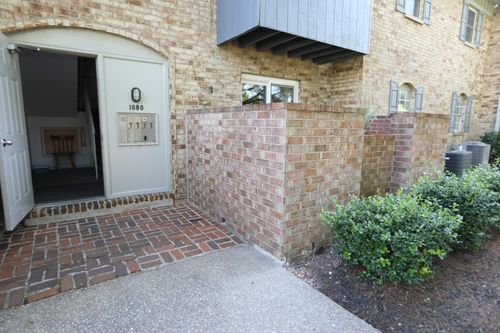 a-1080 Armstrong Mill Rd, Lexington, KY, 40517-3155 | Card Image