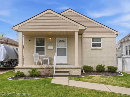 27825 Kaufman St, Roseville, MI, 48066-3010 | Card Image