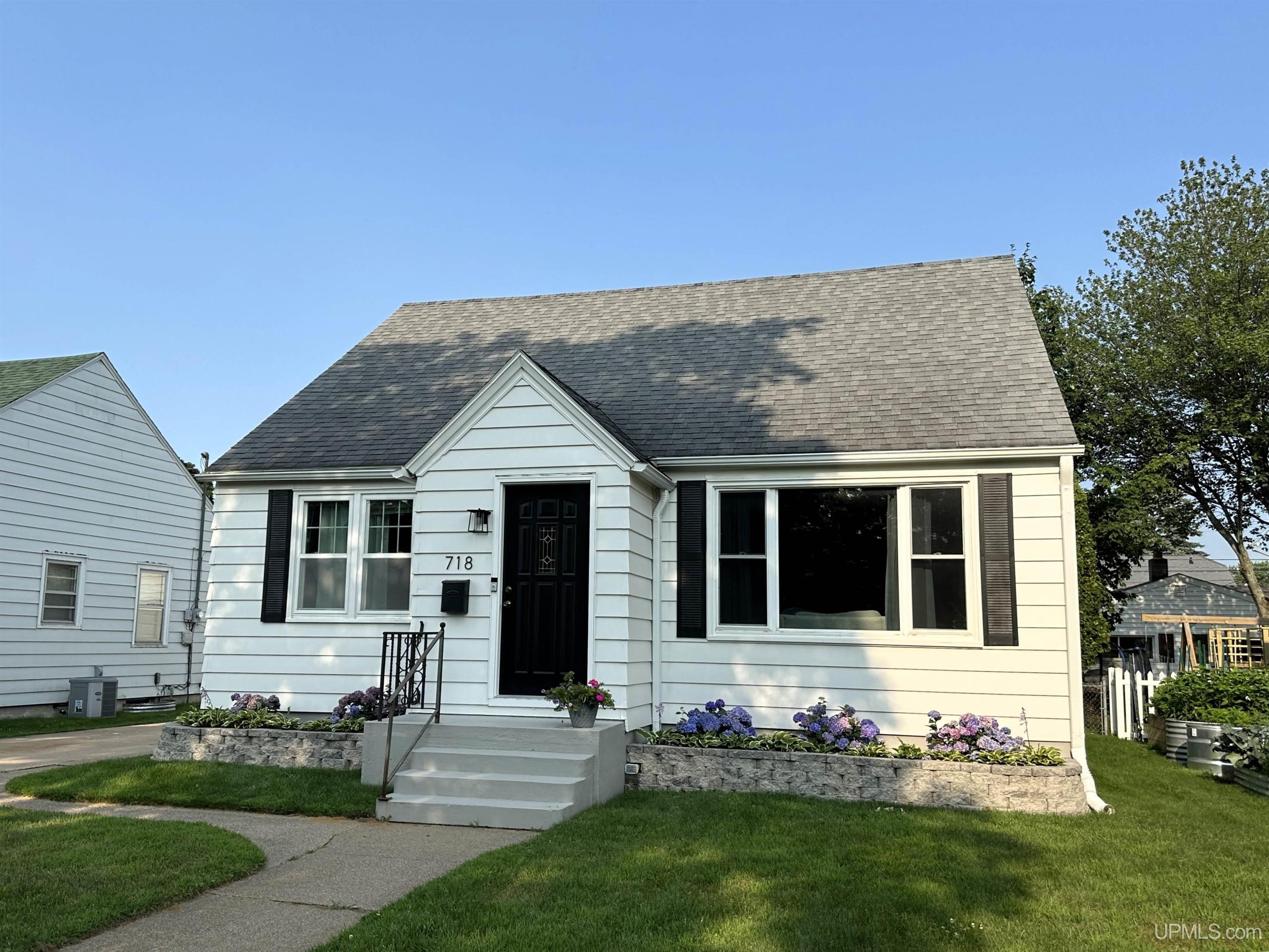 15th St, Escanaba, MI 49829