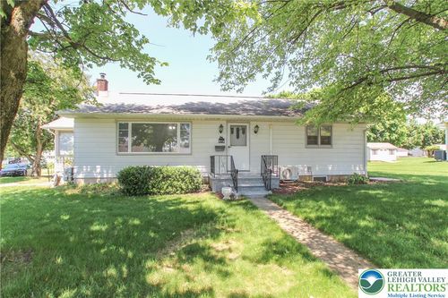 142 E 1st St, WIND GAP, PA, 18091-1601 | Card Image