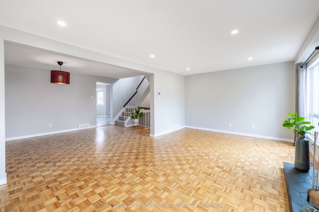 6917 Du Bois Ave, Condo with 3 bedrooms, 3 bathrooms and 2 parking in Orleans ON | Image 15