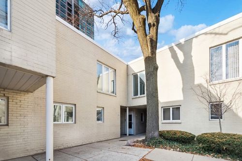 982 S Park Ter, Chicago, IL, 60605-2018 | Card Image