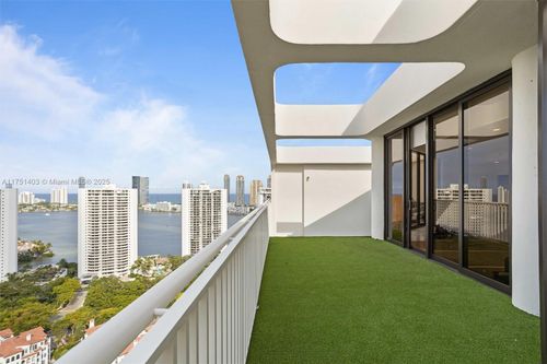 ph-5-2000 Island Blvd, Aventura, FL, 33160-4966 | Card Image